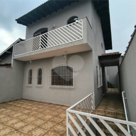 Sobrado à venda com 3 quartos, sendo 1 suíte, em Jardim D'abril, Osasco, SP