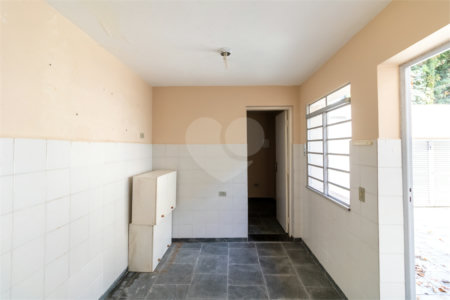 Sobrado à venda com 4 quartos, sendo 1 suíte, em Chácara Monte Alegre, São Paulo, SP