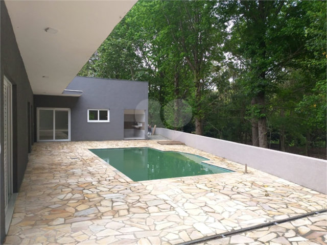 Casa à venda com 2 quartos, sendo 1 suíte,  no condomínio Figueira Garden, Atibaia - SP