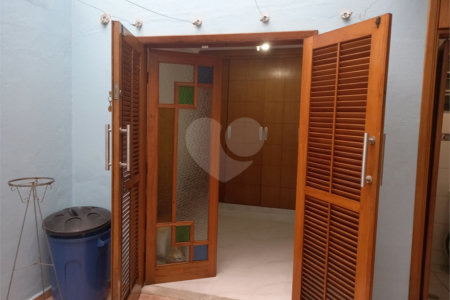 Sobrado à venda com 4 quartos, sendo 2 suítes, em Vila Hamburguesa, São Paulo, SP