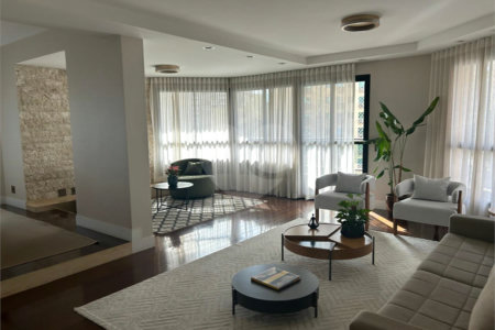 Apartamento à venda com 4 quartos, sendo 3 suítes, em Moema, São Paulo, SP