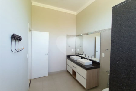 Casa à venda com 3 suítes em Vila Nastri, Itapetininga, SP