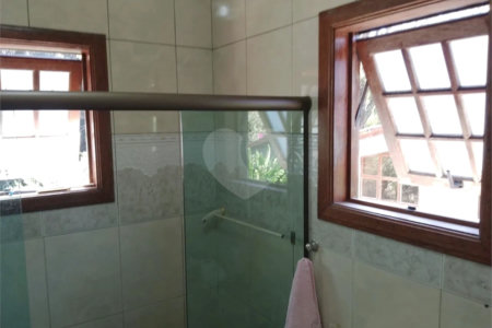 Casa à venda com 4 quartos, sendo 1 suíte, no condomínio Quinta da Cachoeira, Embu das Artes - SP