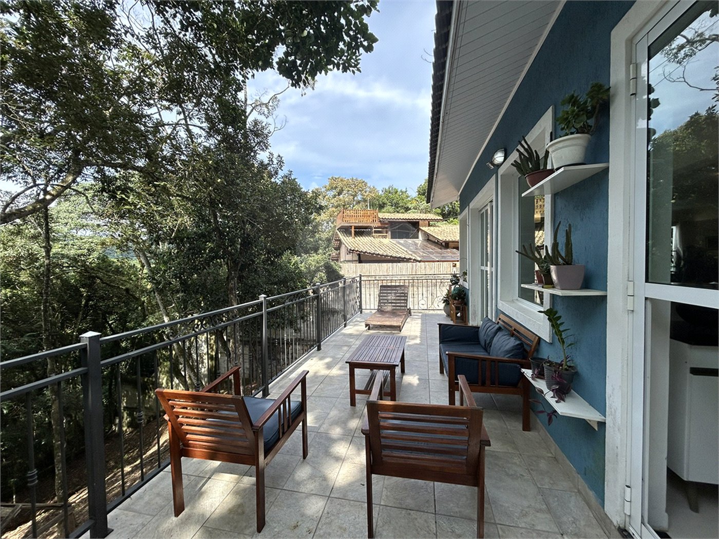 Casa à venda com 3 quartos, sendo 1 suíte, no condomínio Alpes da Cantareira, Mairiporã - SP