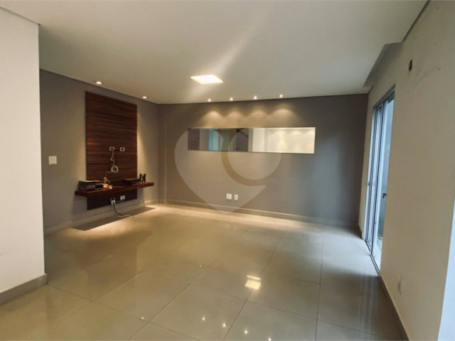 Casa à venda com 3 suítes no condomínio Vilas 2, São Paulo - SP