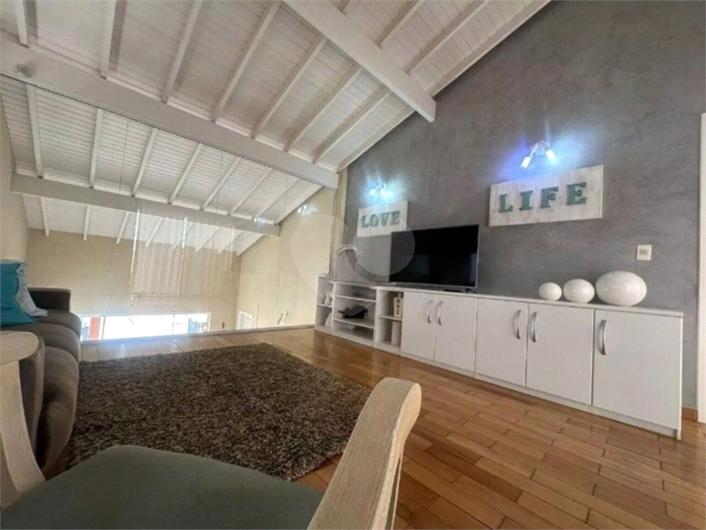 Casa à venda com 3 quartos, sendo 1 suíte, no condomínio Residencial Delle Stelle, Louveira - SP