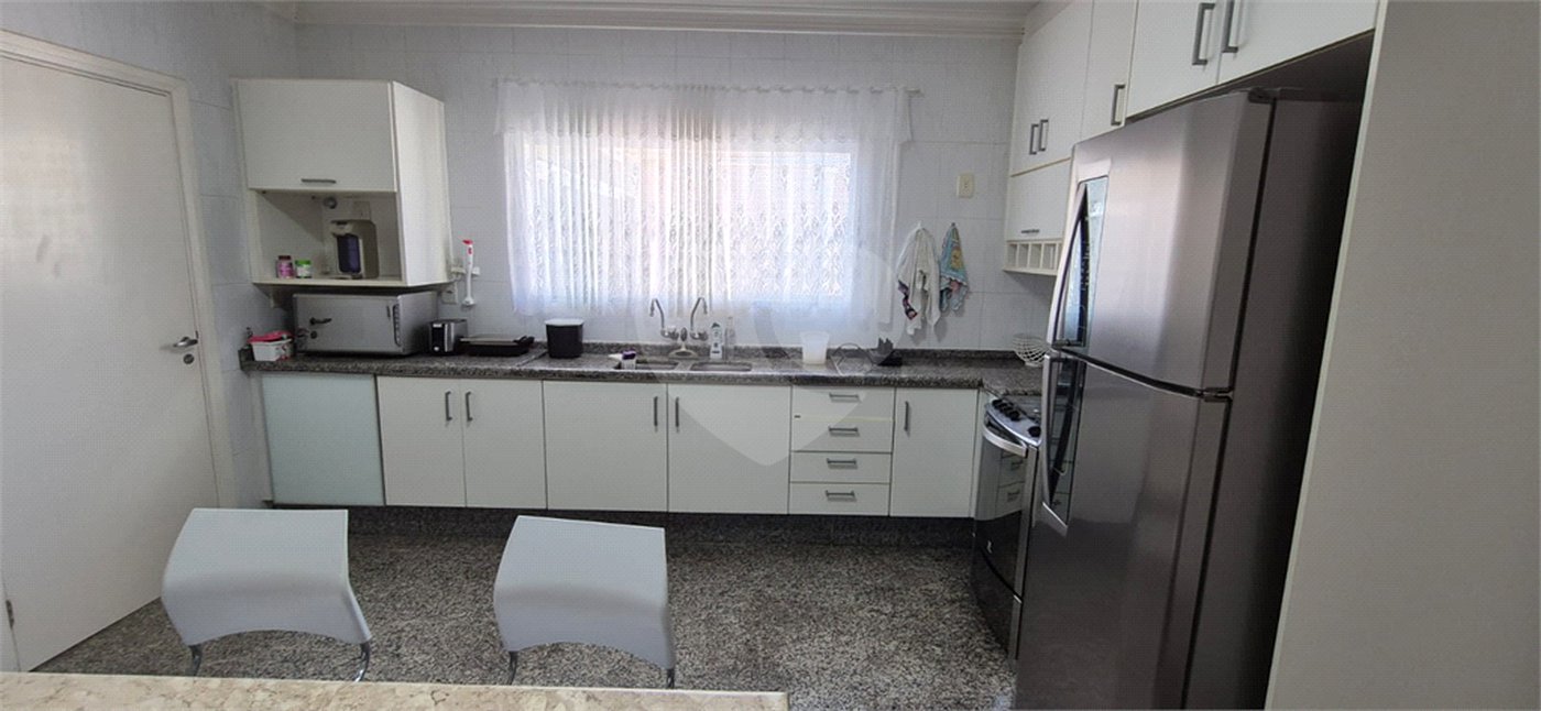 Casa à venda com 5 quartos, sendo 4 suítes, no condomínio Residencial Vilazul, Sorocaba - SP