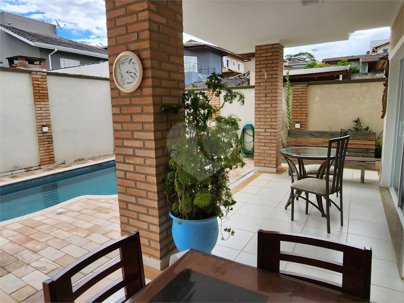 Casa à venda com 4 suítes no condomínio Pedra Grande, Atibaia - SP