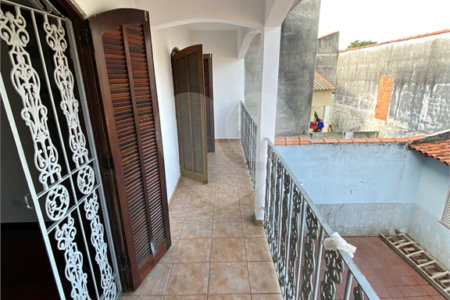 Sobrado à venda com 4 quartos, sendo 1 suíte, em Jardim Medina, Poá, SP