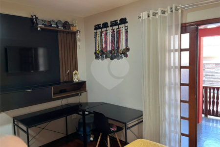 Casa Térrea à venda com 5 quartos, sendo 3 suítes,  em Vila Oliveira, Mogi das Cruzes, SP