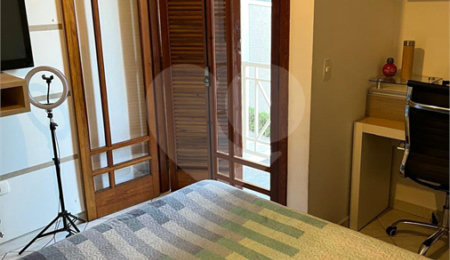 Casa à venda com 3 quartos, sendo 2 suítes, no condomínio Palmas, São Paulo - SP