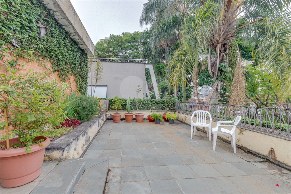 Casa à venda com 4 quartos, sendo 3 suítes,  em Alto da Boa Vista, São Paulo, SP