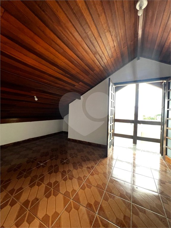 Sobrado à venda com 6 quartos, sendo 4 suítes,  em Vila Oliveira, Mogi das Cruzes, SP