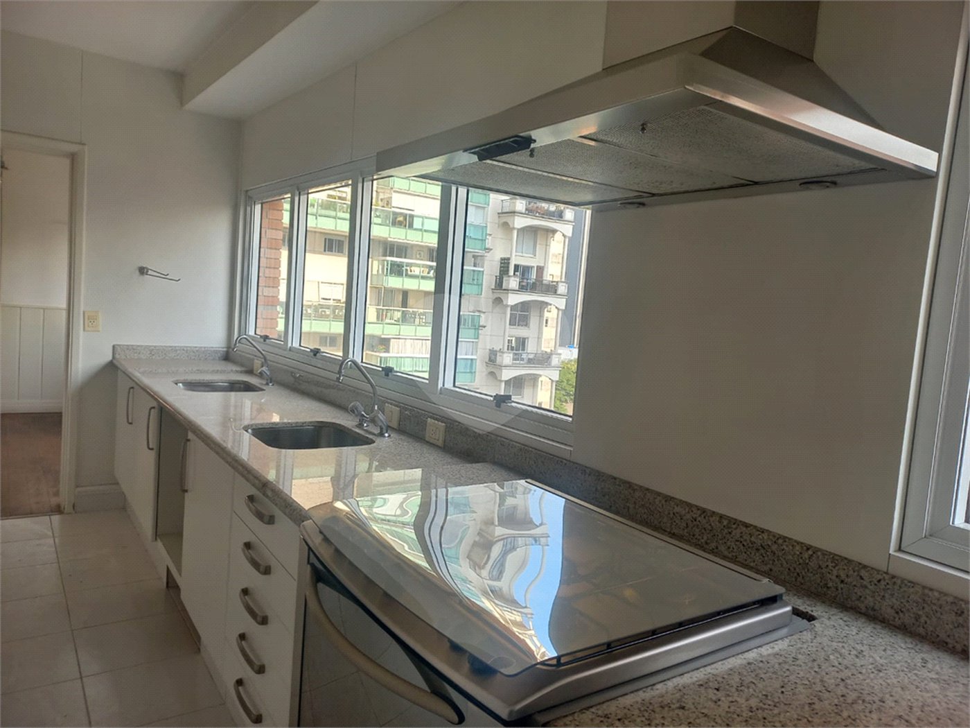 Apartamento à venda com 4 quartos, sendo 2 suítes, em Vila Uberabinha, São Paulo, SP