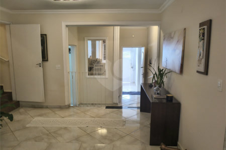 Casa à venda com 3 suítes em Vila Lavínia, Mogi das Cruzes, SP