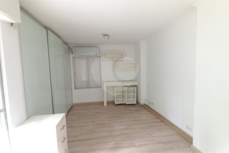 Apartamento à venda com 3 quartos, sendo 1 suíte,  em Vila Andrade, São Paulo, SP