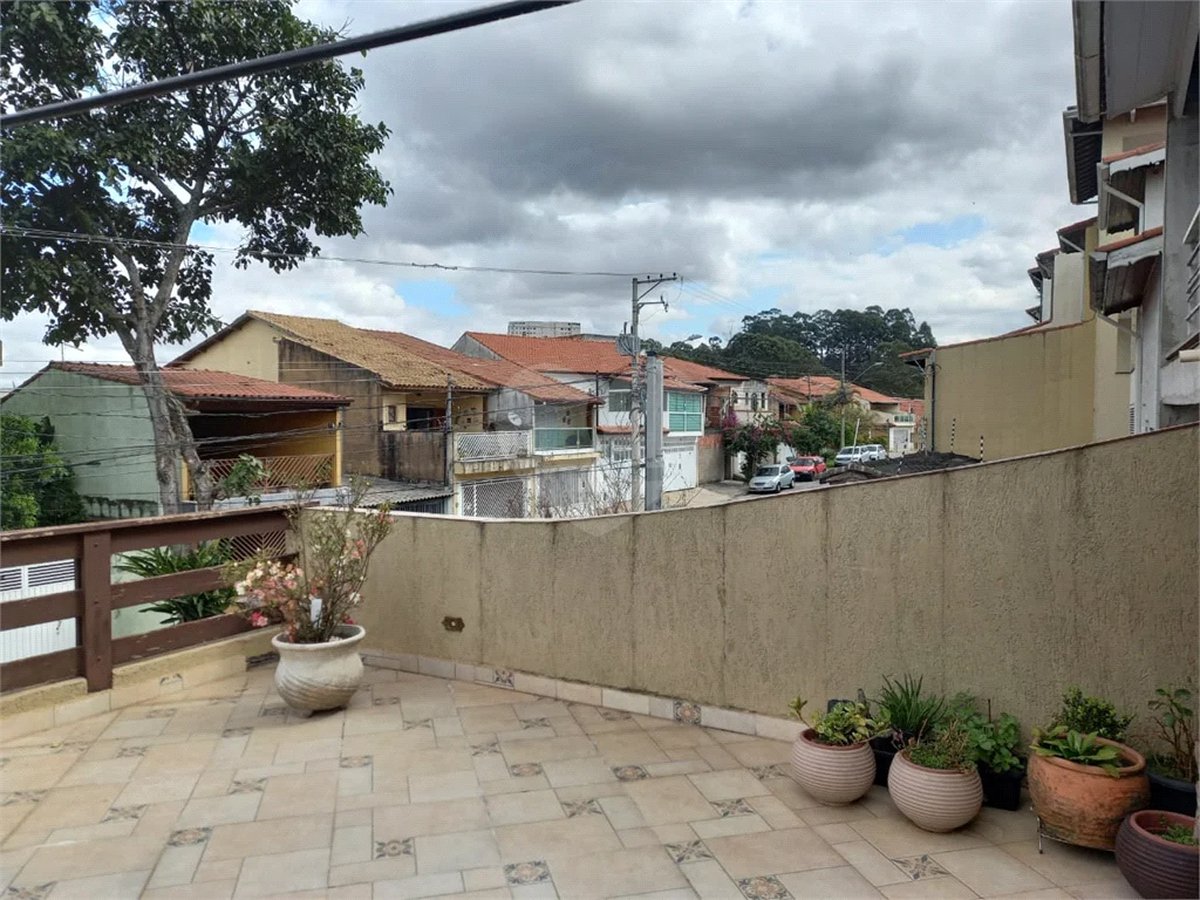 Sobrado de 4 quartos 1 suíte 2 vagas bairro Jardim City- Guarulhos-SP.