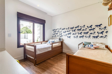 Casa de Vila à venda com 4 quartos, sendo 3 suítes, em Vila Nova Conceição, São Paulo, SP
