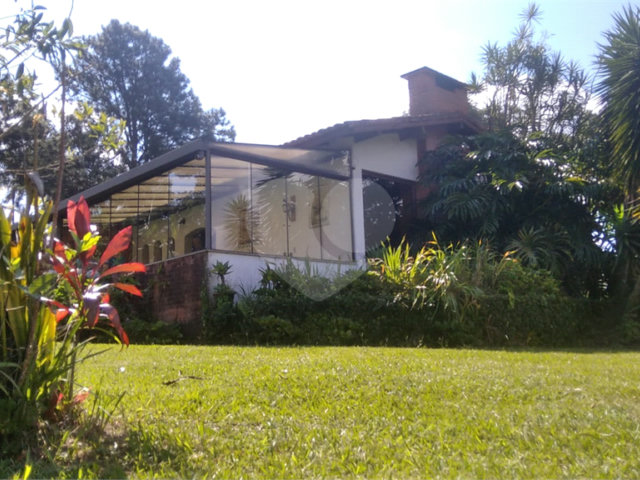 Casa à venda com 5 quartos, sendo 3 suítes,  no condomínio Alpes da Cantareira, Mairiporã - SP