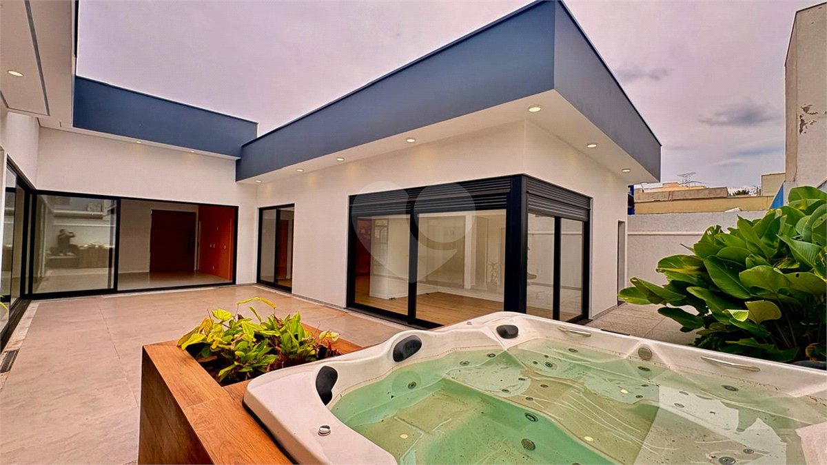 Casa à venda com 3 suítes no condomínio Campos do Conde I e II, Sorocaba - SP