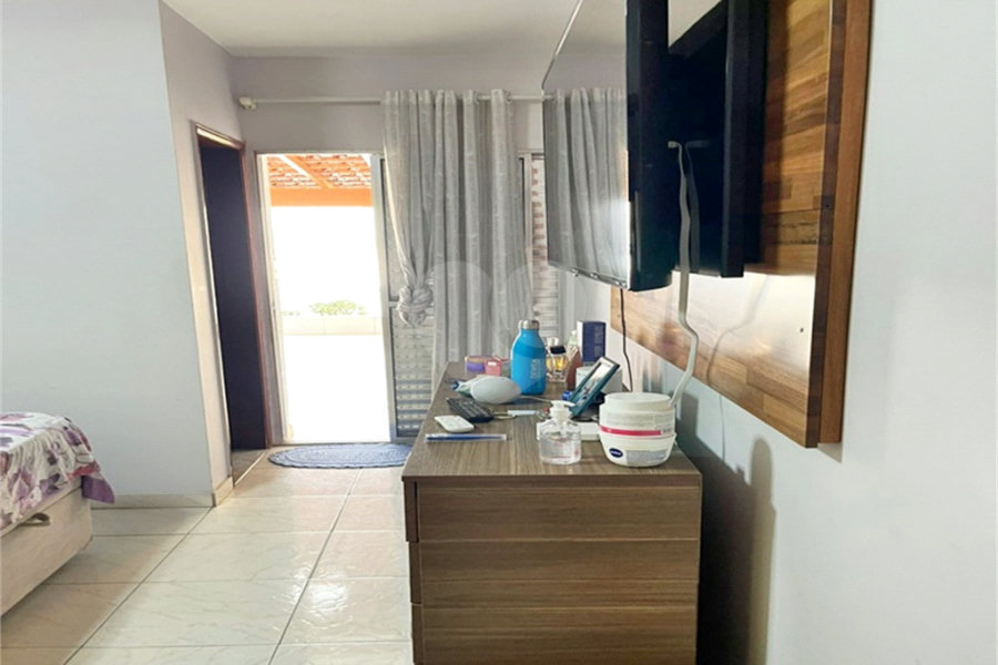 Sobrado à venda com 3 quartos, sendo 1 suíte, em Vila Galvão, Guarulhos, SP