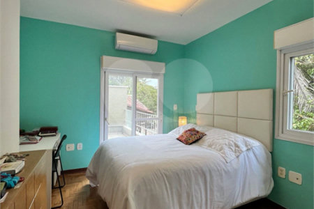 Sobrado à venda com 5 quartos, sendo 2 suítes, em Alto da Boa Vista, São Paulo, SP
