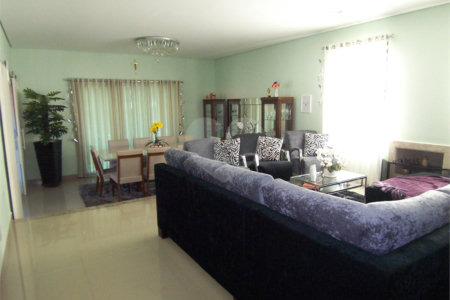 Casa à venda com 3 suítes no condomínio Residencial Recanto dos Paturis, Vinhedo - SP