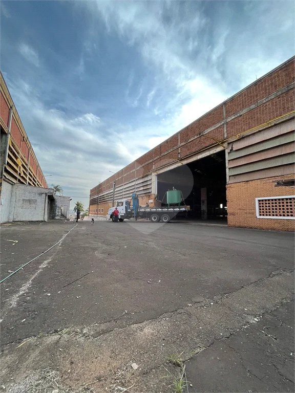 Excelente Galpão comercial para empresas disponível para venda e locação em Piracicaba - SP.