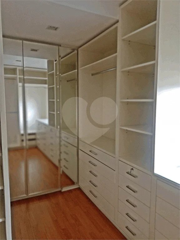 Apartamento a venda com 252 m² no Campo belo.