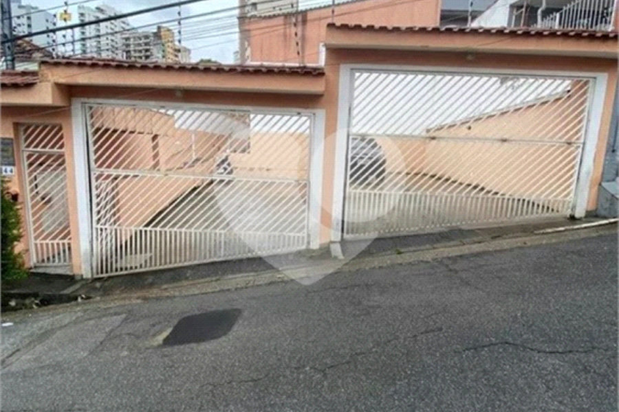 Casa à venda com 3 quartos, sendo 2 suítes, no condomínio Ibarra, São Paulo - SP