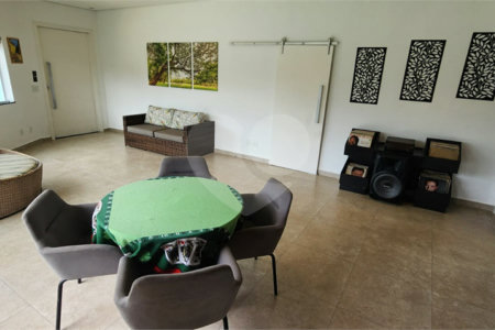Casa à venda com 4 quartos, sendo 2 suítes, no condomínio Marinas, Bom Jesus dos Perdões - SP