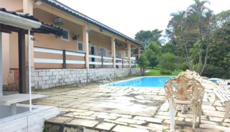 Casa à venda com 4 quartos, sendo 2 suítes,  no condomínio Residencial Ypeville, Mairiporã - SP