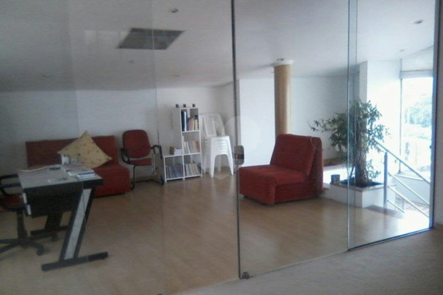 Casa Térrea à venda com 4 quartos, sendo 2 suítes,  em Vila Mazzei, São Paulo, SP