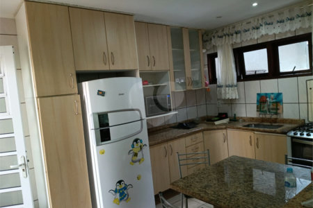 Casa à venda com 4 quartos, sendo 2 suítes,  em Vila Rei, Mogi das Cruzes, SP