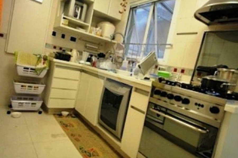 Casa à venda com 4 quartos, sendo 3 suítes, no condomínio Residencial Jardim Itatinga, São Paulo - SP