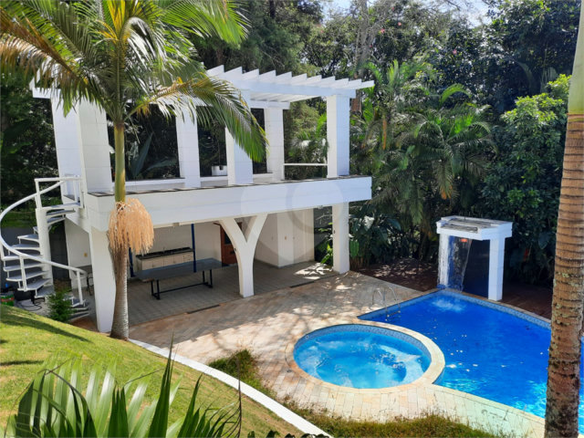 Casa à venda com 6 quartos, sendo 4 suítes,  no condomínio Campos de Mairiporã Gleba 1, Mairiporã - SP