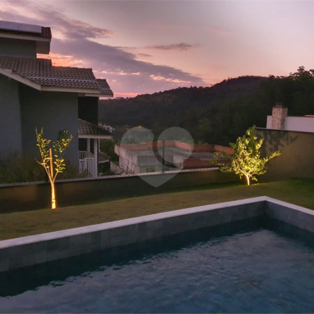 Casa à venda com 4 suítes no condomínio Porto Atibaia, Atibaia - SP