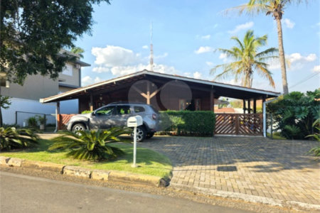 Casa à venda com 3 quartos, sendo 1 suíte, no condomínio Estância Marambaia, Vinhedo - SP