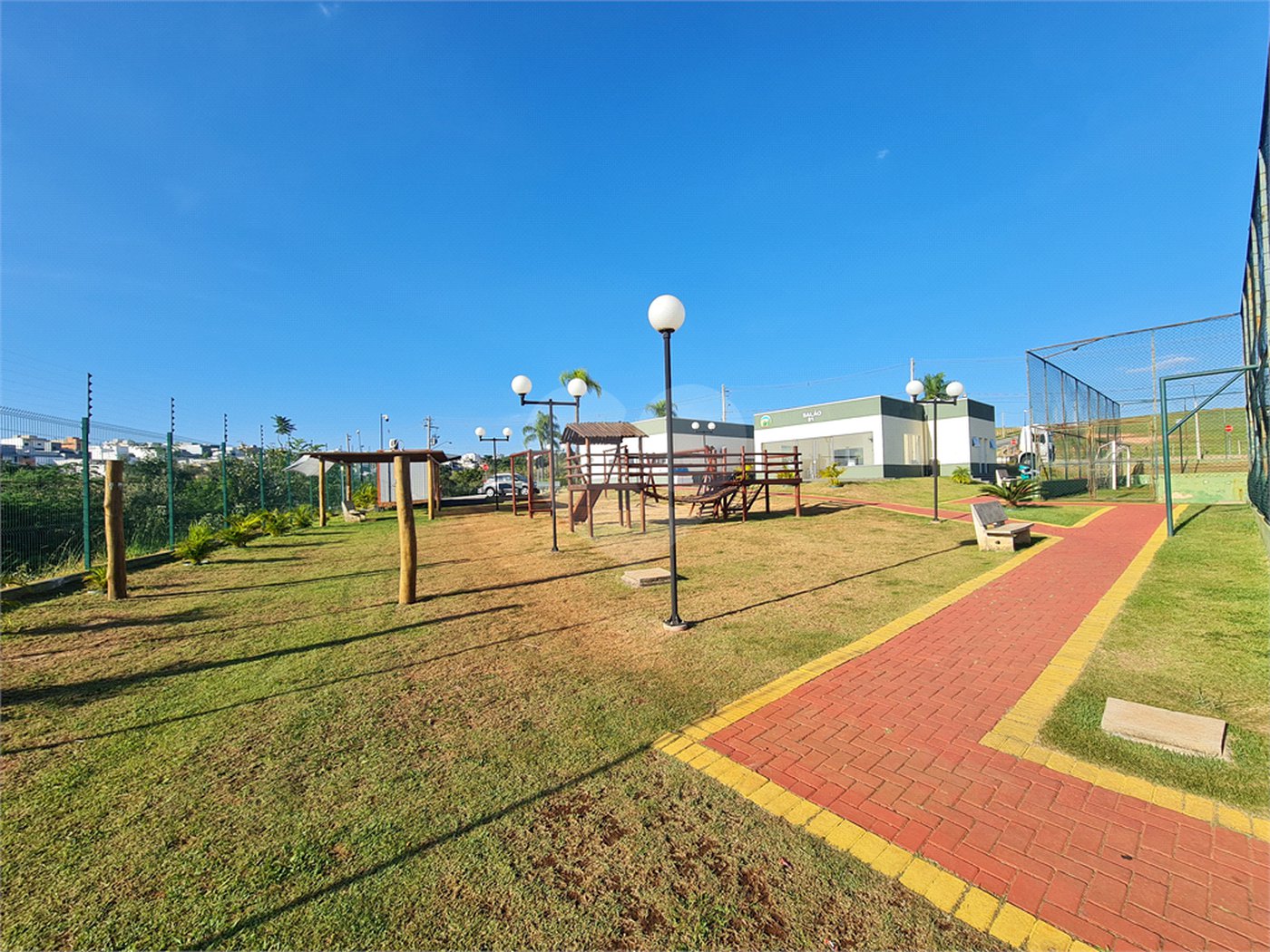 Casa à venda com 3 quartos, sendo 1 suíte, no condomínio Horto Florestal Villagio, Sorocaba - SP