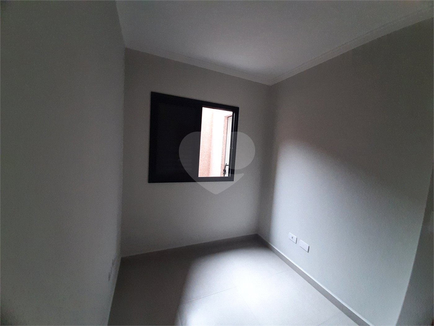 Apartamento com 37m2, 2 quartos, banheiro, sala, cozinha, quintal e SEM vaga de garagem