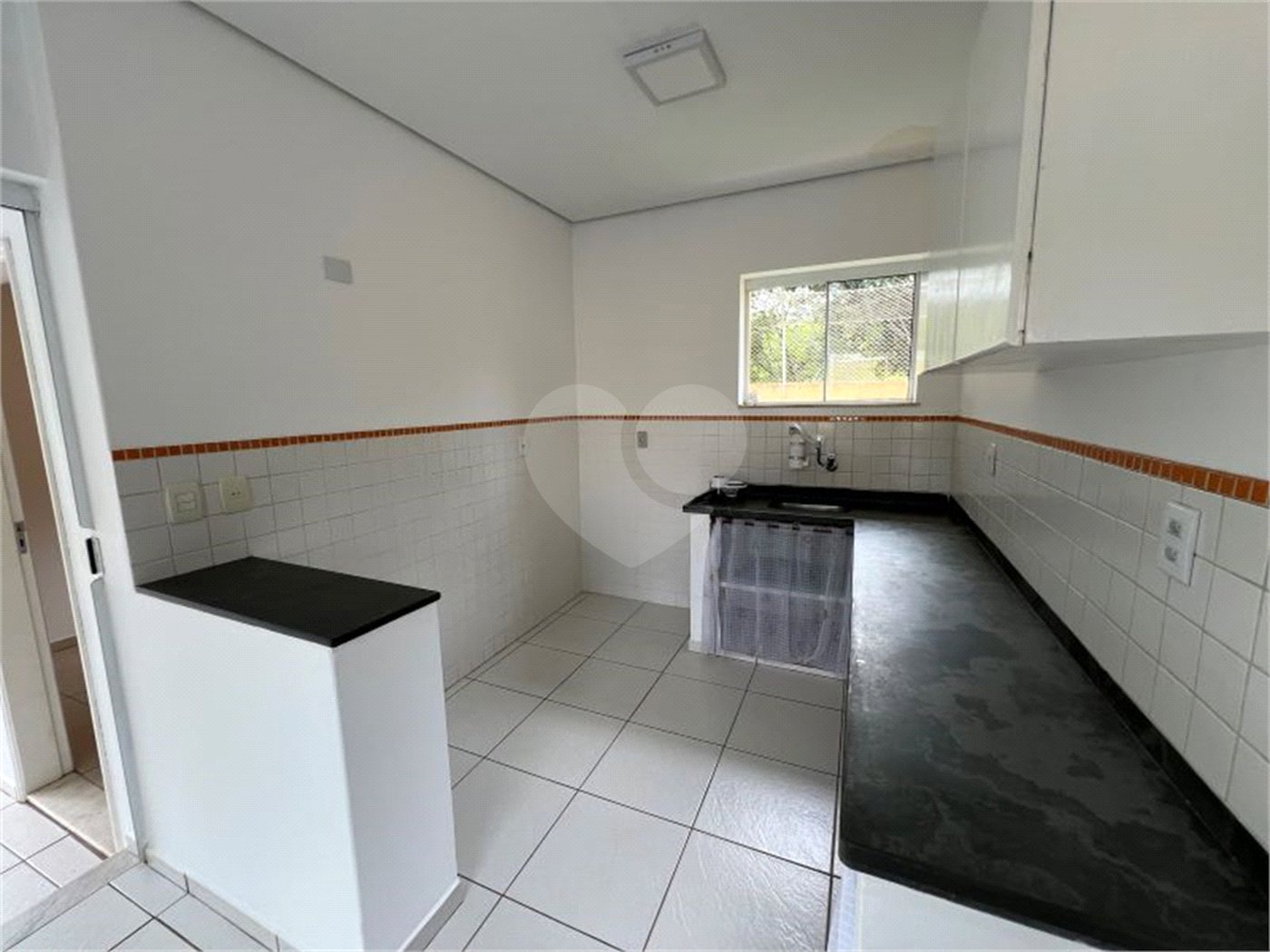 Casa à venda ou para alugar com 4 quartos, sendo 3 suítes, no condomínio Estância Marambaia, Vinhedo - SP