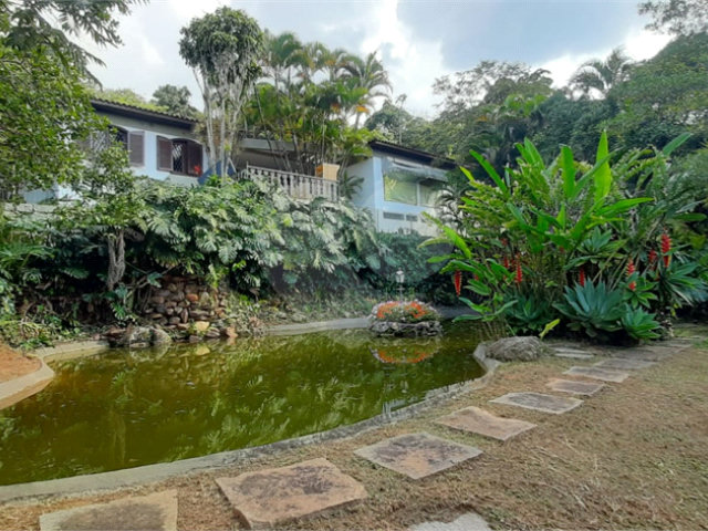 Casa à venda com 6 quartos, sendo 5 suítes,  em Roseira, Mairiporã, SP