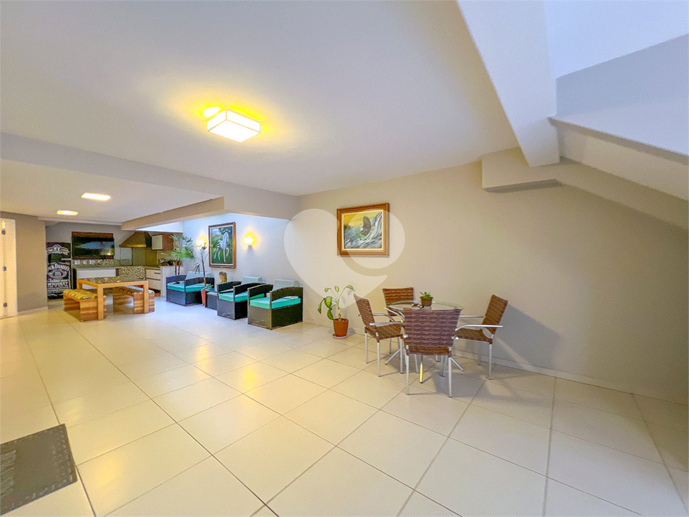 Casa à venda com 3 quartos, sendo 2 suítes, no condomínio Floradas da Serra, São Paulo - SP
