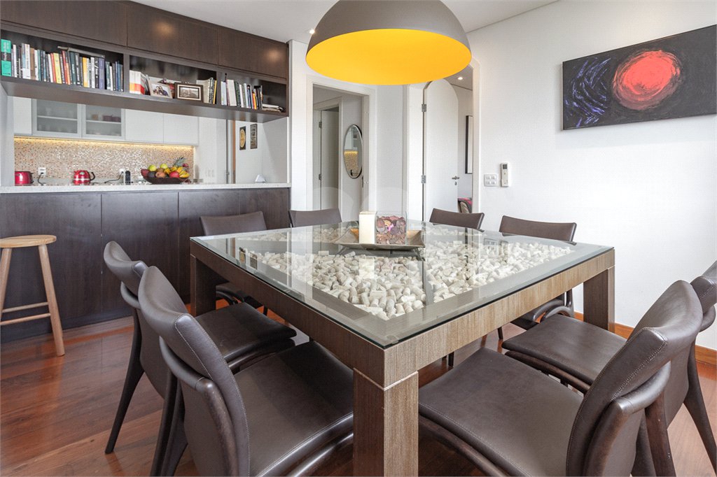 Apartamento à venda com 4 quartos, sendo 2 suítes,  em Jardim Parque Morumbi, São Paulo, SP