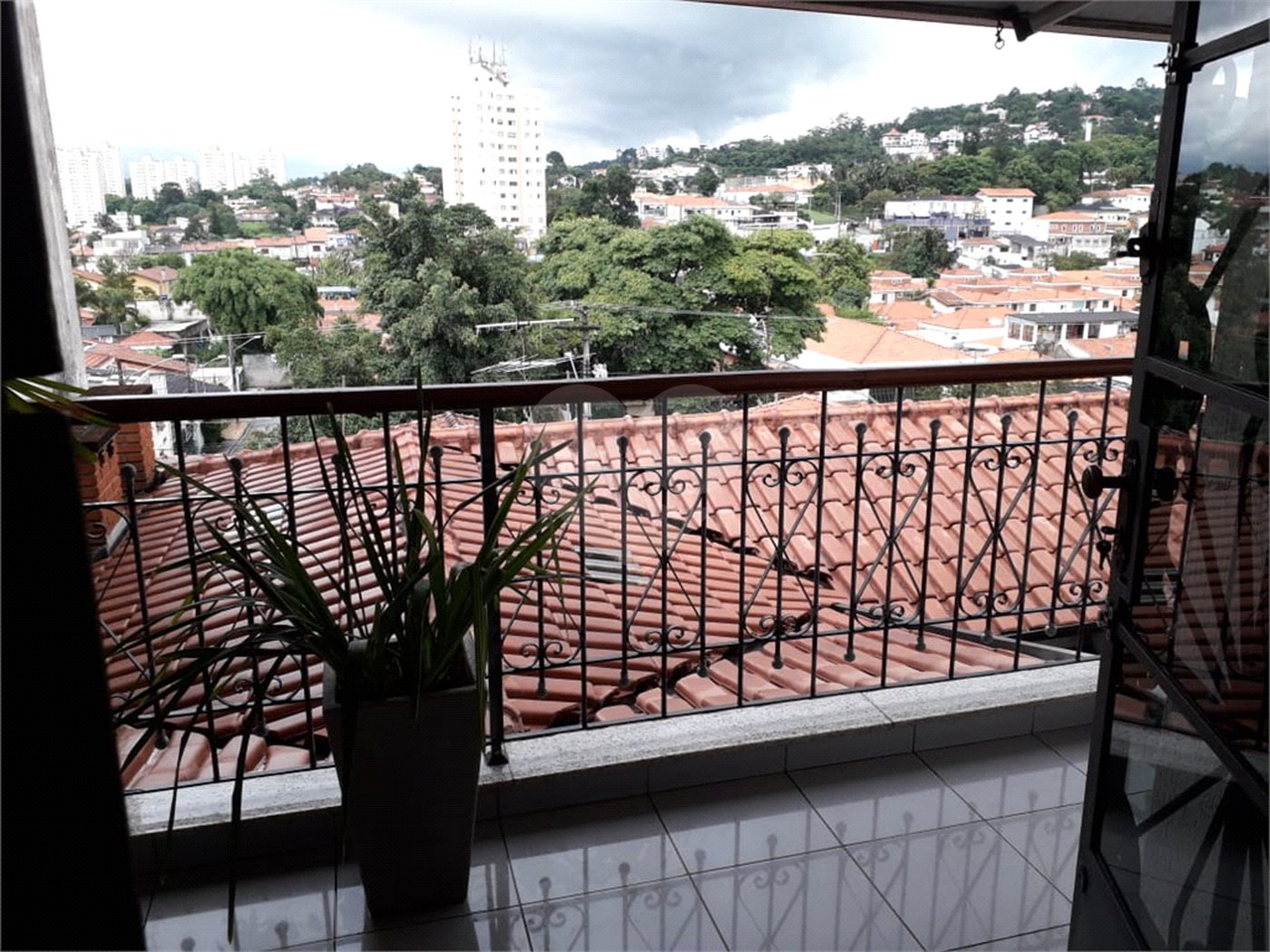 Sobrado à venda com 4 quartos, sendo 1 suíte, em Tremembé, São Paulo, SP