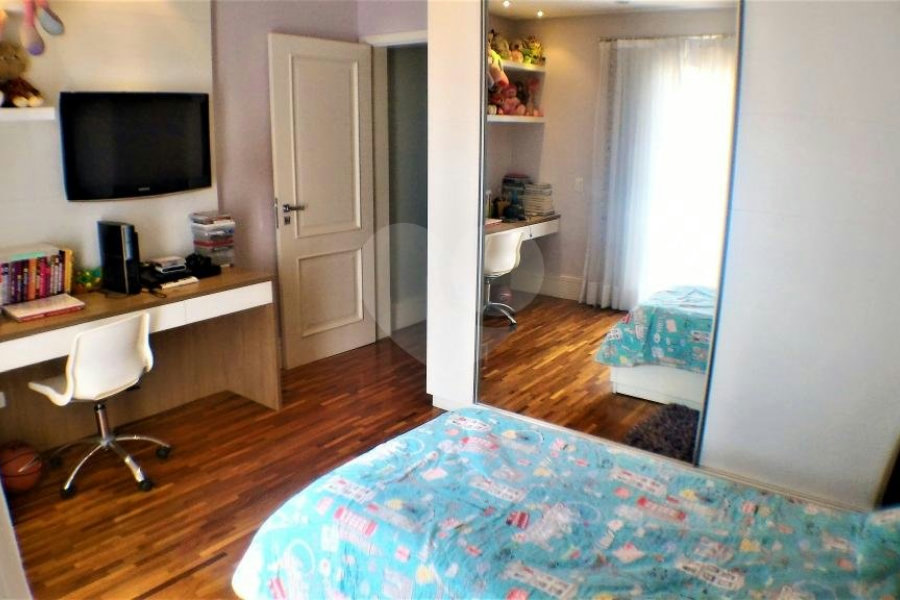 Casa à venda com 5 suítes no condomínio Travessa Tenente Ariston de Oliveira,4, São Paulo - SP