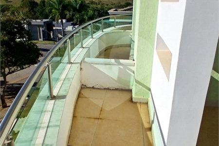 Casa à venda com 3 suítes no condomínio Figueira Garden, Atibaia - SP