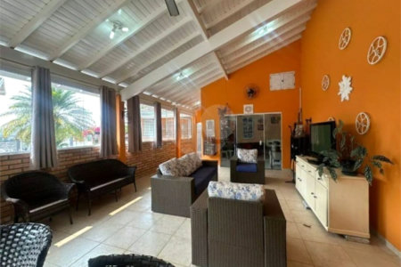 Casa à venda com 3 quartos, sendo 1 suíte, no condomínio Residencial Delle Stelle, Louveira - SP
