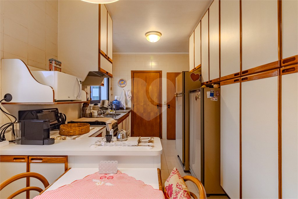 Apartamento à venda com 3 quartos, sendo 2 suítes, em Campo Belo, São Paulo, SP