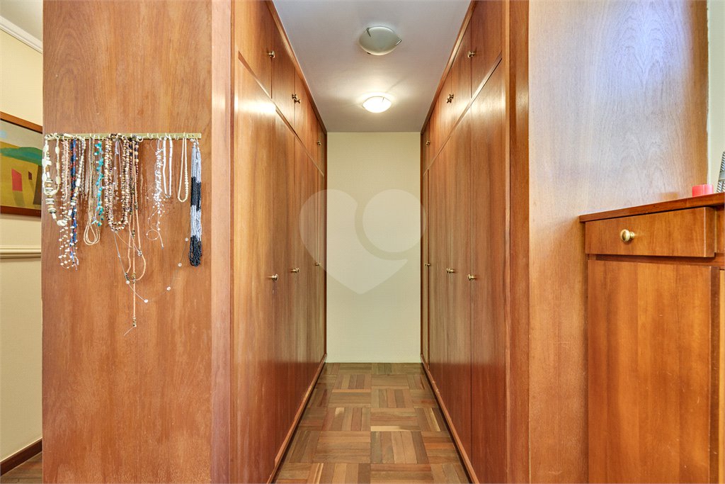 Casa à venda com 4 quartos, sendo 2 suítes, em Jardim Cordeiro, São Paulo, SP